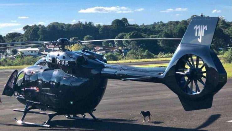 Helicóptero de Neymar é fácil de identificar por conta de adesivo e do prefixo personalizado