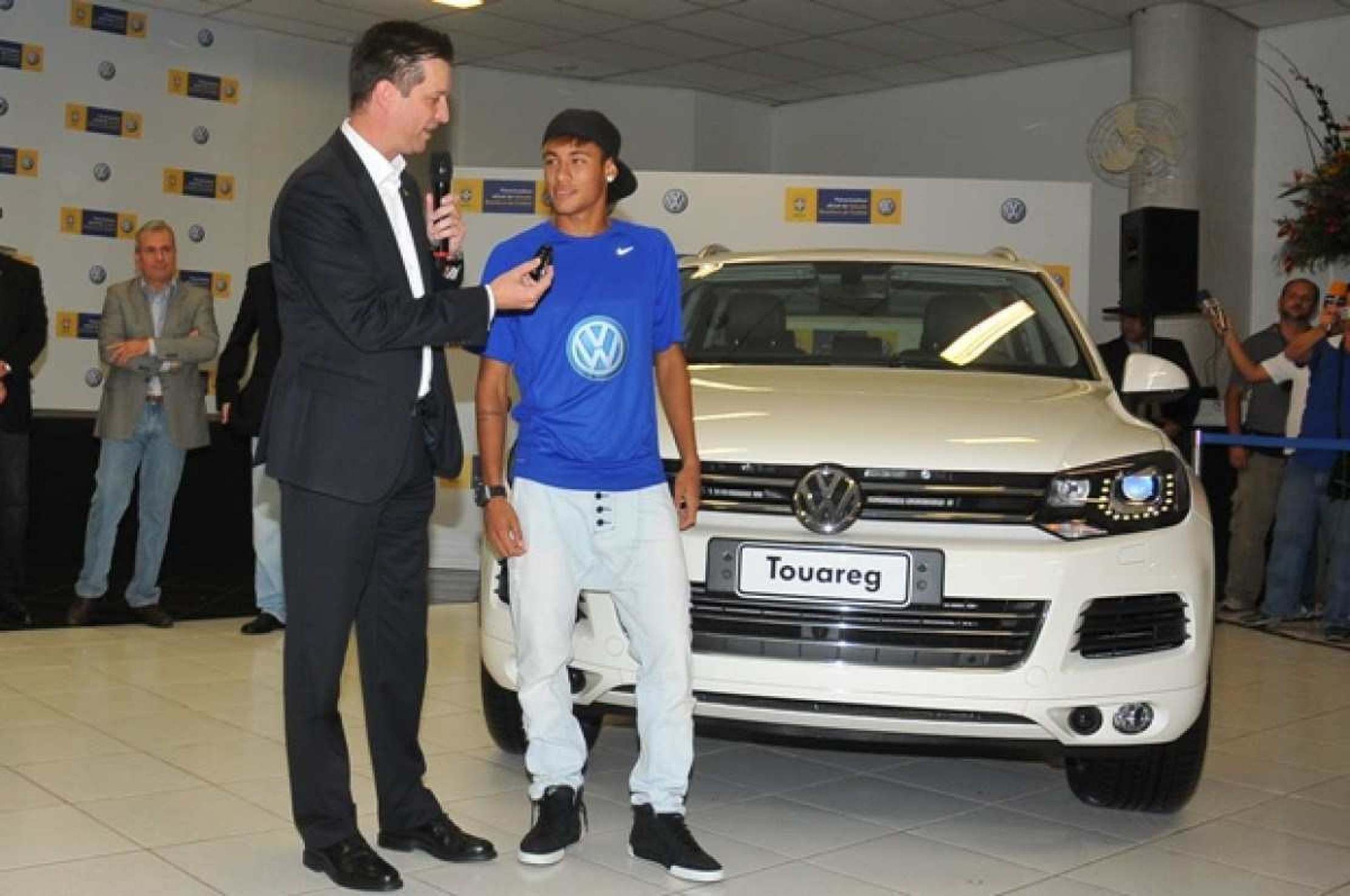 Neymar já foi garoto propaganda da Volkswagen e lançou Fusca e Gol