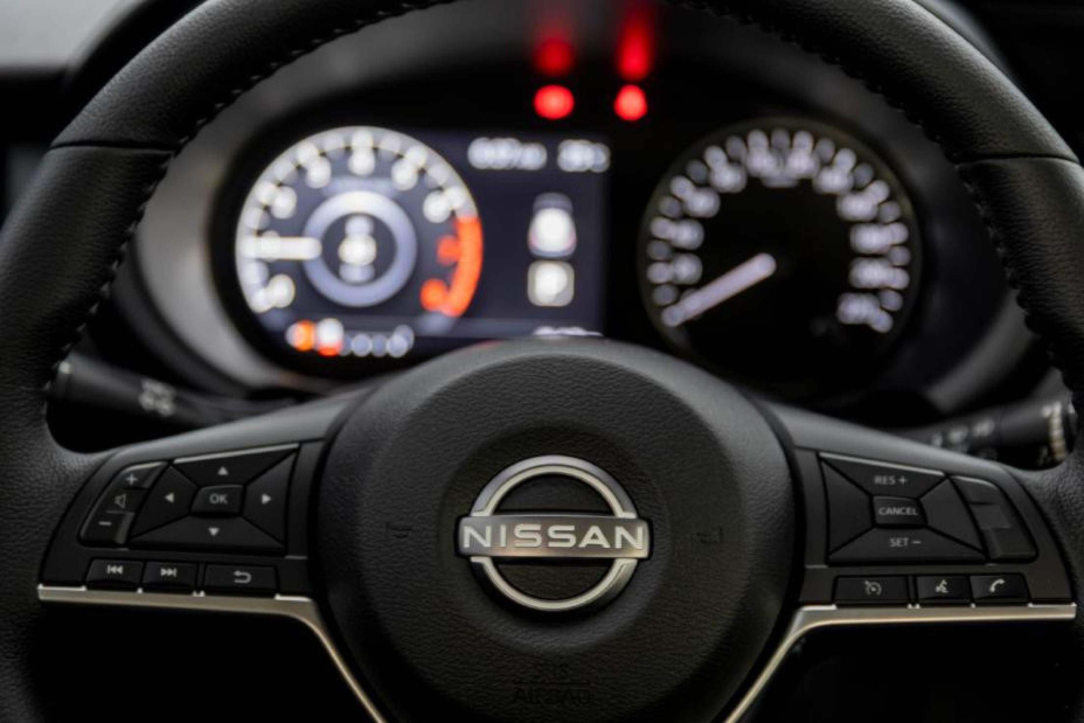 Imagem mostra volante do Nissan Kicks Play 2025