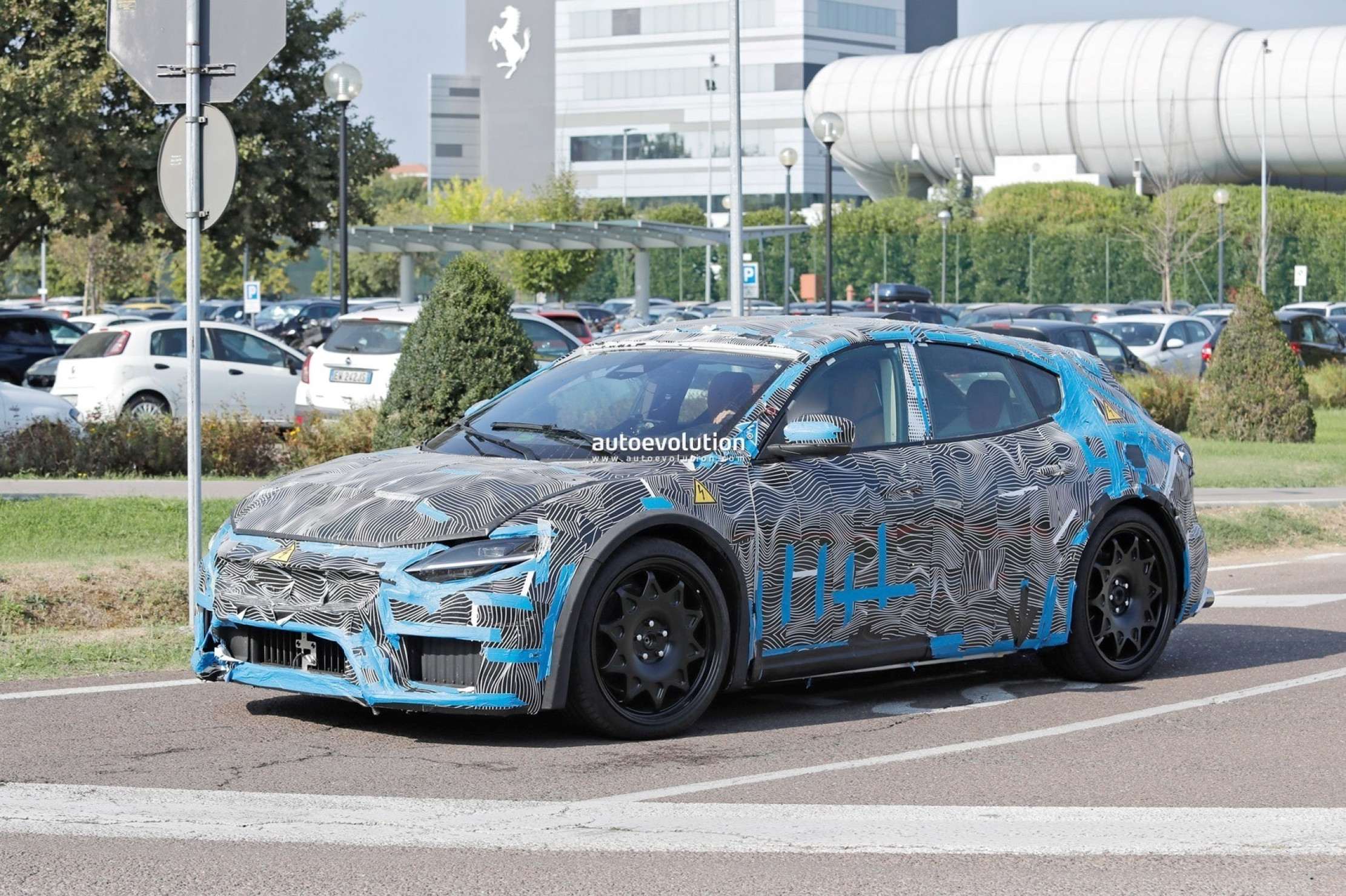Ferrari elétrica deve ser apresentada em outubro