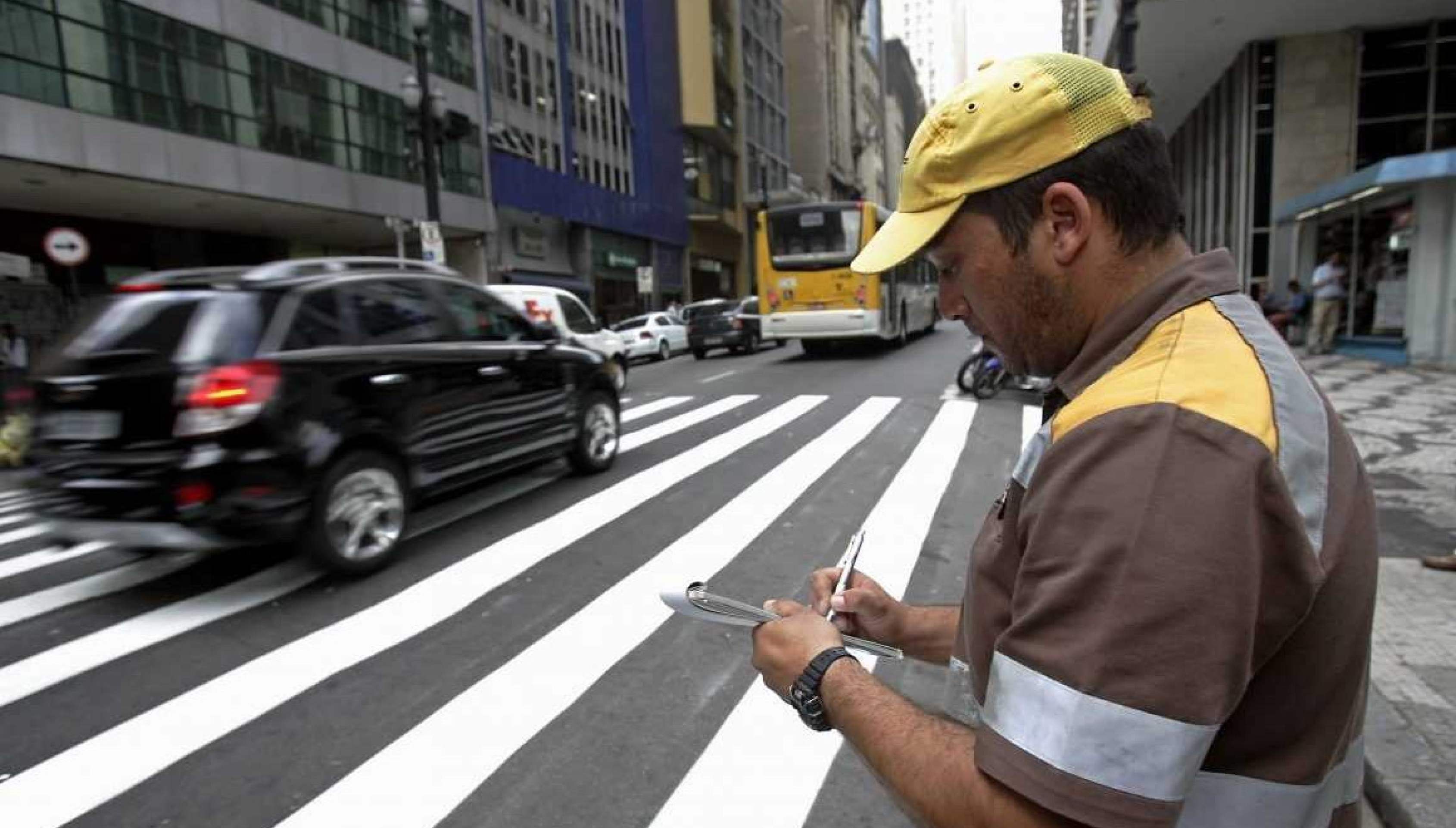 Veja os 5 lugares onde agentes da CET mais multam em SP