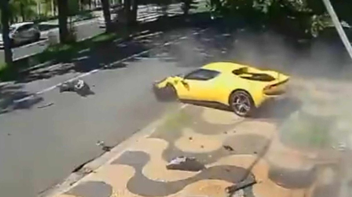 Manobrista destruiu Ferrari em avenida de Campinas