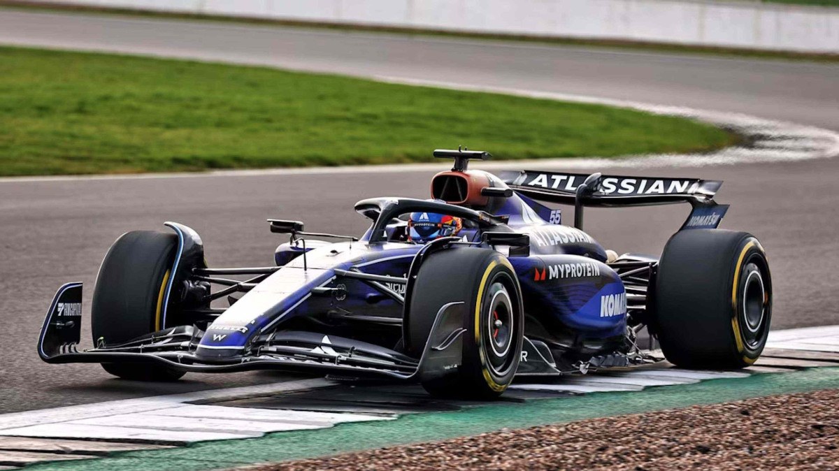 Carlos Sainz realizou suas primeiras voltas como piloto da Williams em Silverstone, já no carro de 2025