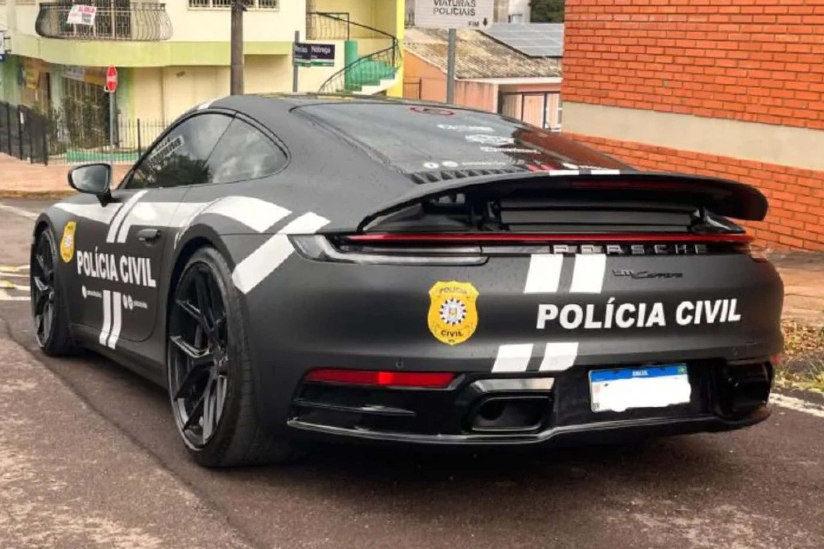 Porsche 911 Carrera é utilizada pela polícia civil do RS