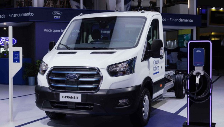 Ford E-Transit, variante 100% elétrica, pode ser configurada em diversos tipos de carroceria