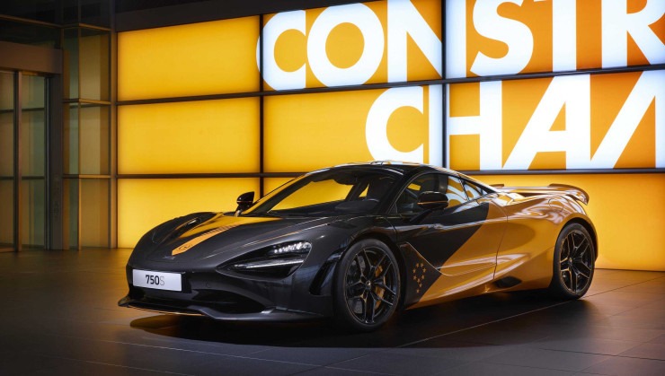 McLaren 750S com pintura especial