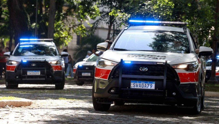 Toyota Corolla Cross da Polícia de São Paulo visto de ângulo dianteiro