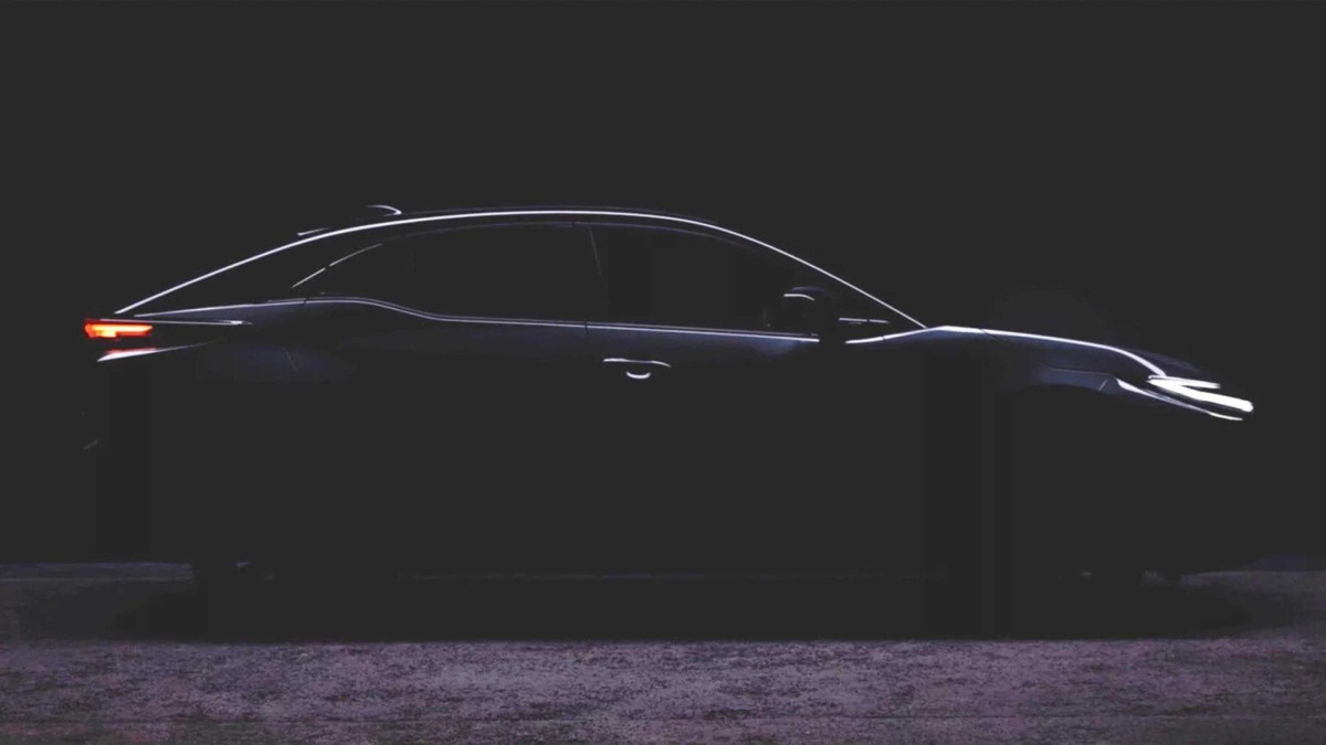 Tease de novo SUV compacto mostra design agressivo