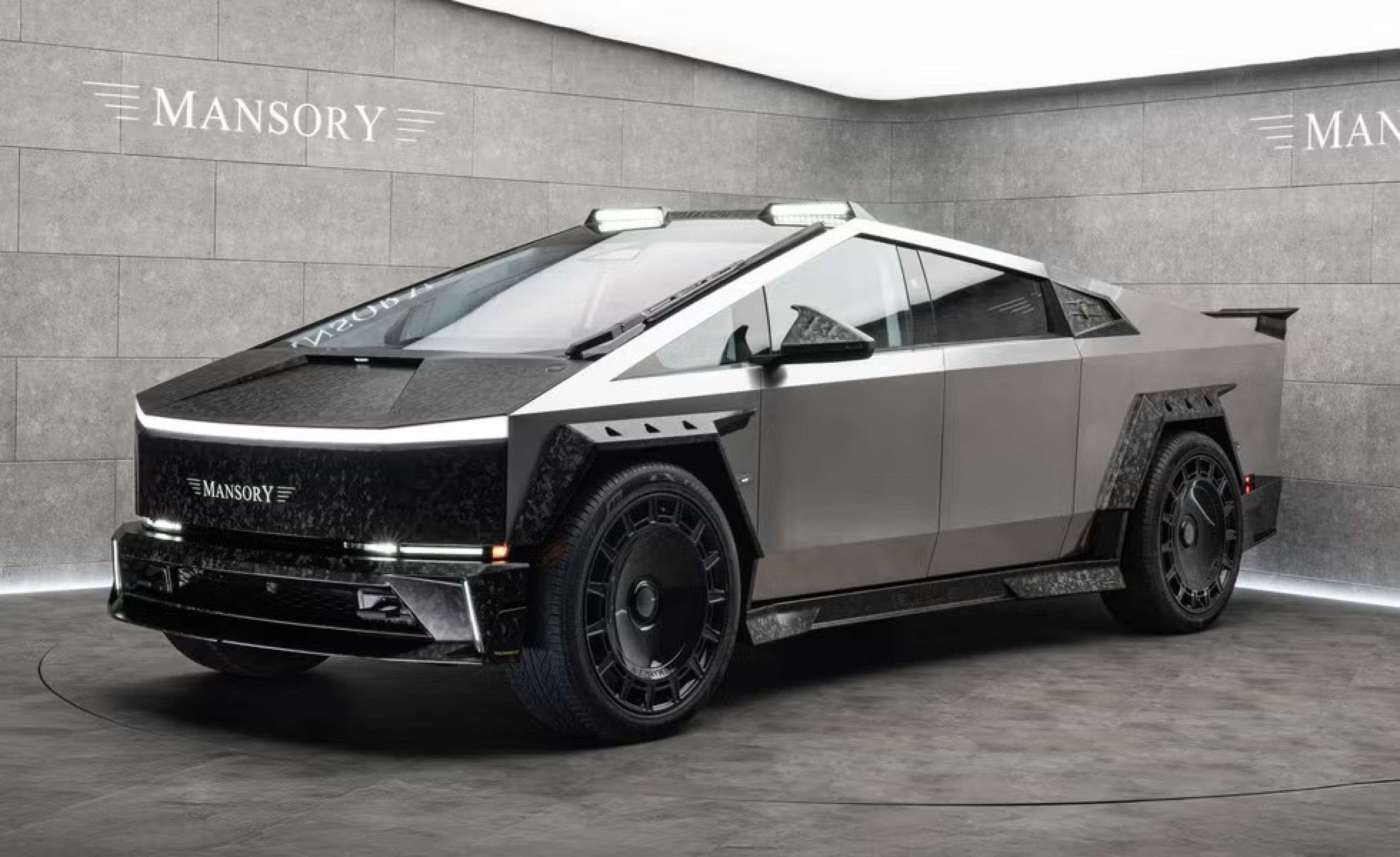 Tesla Cybertruck recebe modificação na parte externa e interna