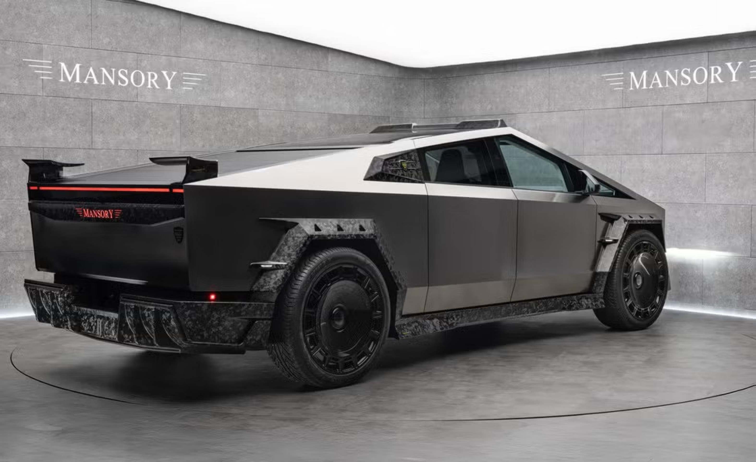 Tesla Cybertruck modificada pela Mansory