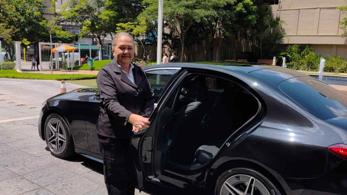 Ariane Galdino é uma das mulheres no quadro de motoristas da Talent Drivers