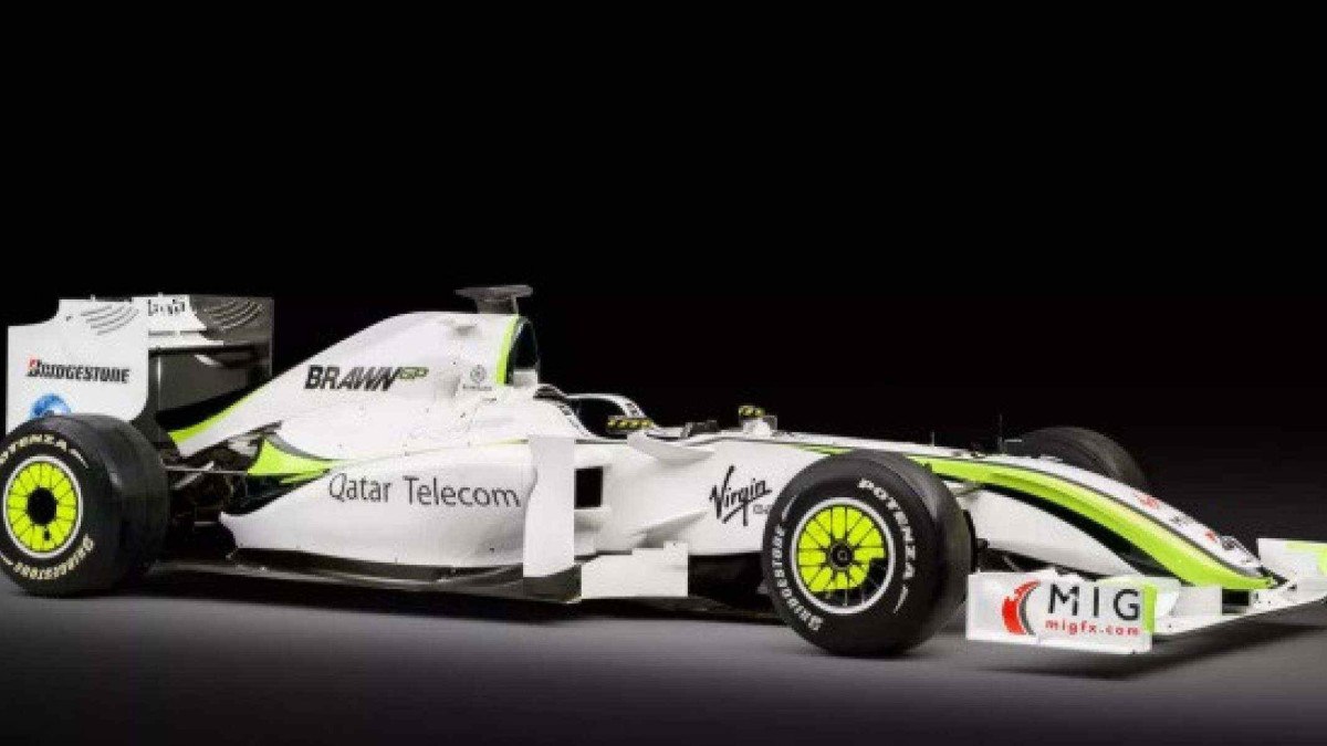 Carro da Brawn é branco com detalhes em preto e amarelo