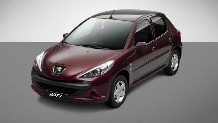 IKCO 207 i é vendido com motor 1.6 16v e visual é quase o mesmo do modelo vendido no Brasil -  (crédito: Divulgação)