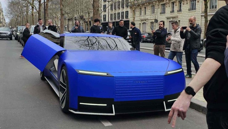 Modelo Type 00, visto na Paris Fashion Week