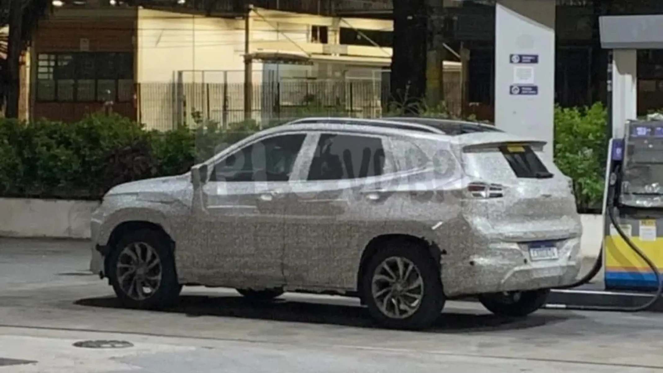 Chevrolet Tracker flagrado camuflado 