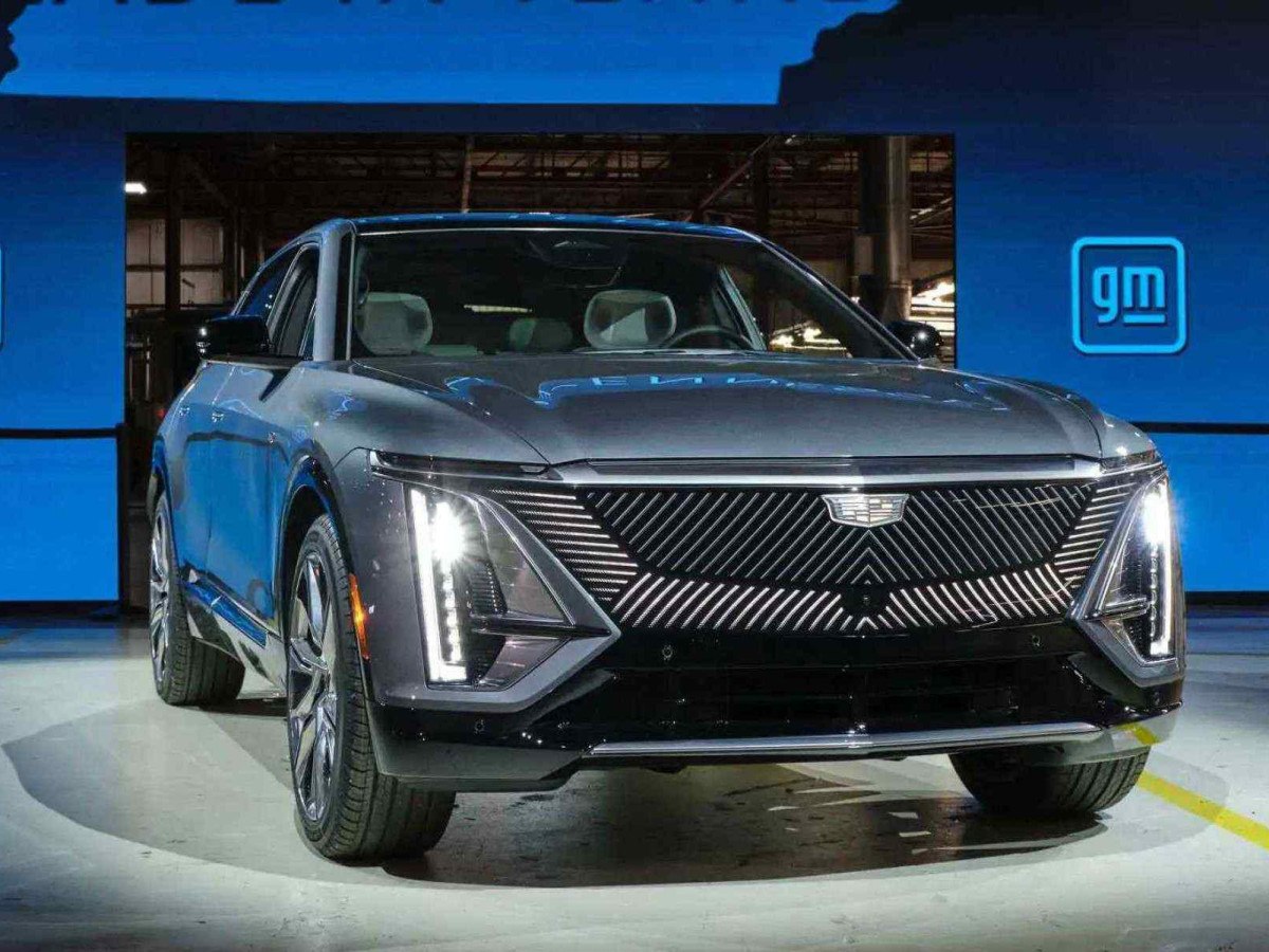 1_cadillac-celebrates-launch-