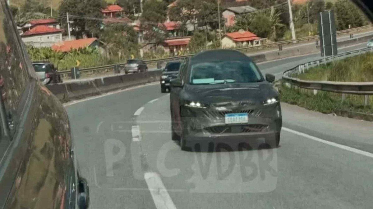 Nissan Sentra 2026 camuflado rodando em Minas Gerais (MG)