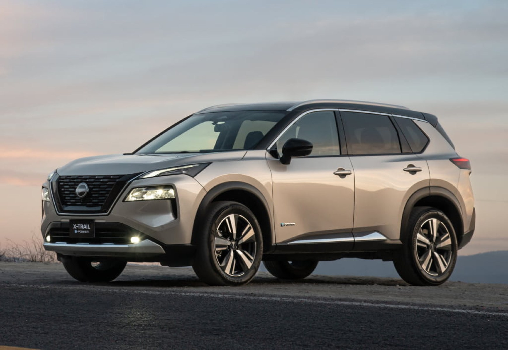Nissan X-Trail conta com faróis em dois elementos 