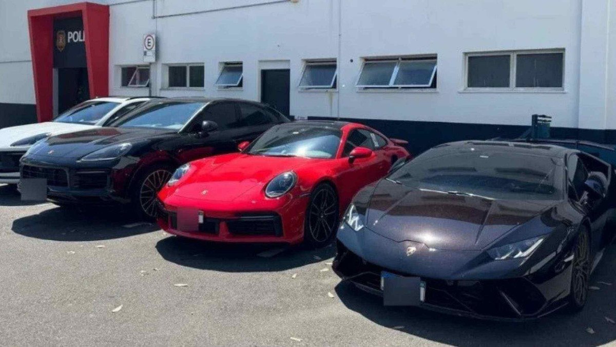 Carros de luxo foram apreendidos em operação contra o tráfico de drogas no interior de São Paulo