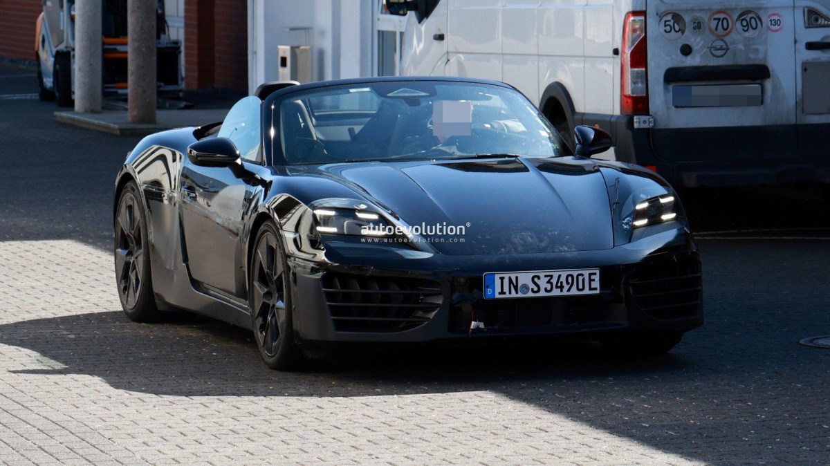Audi TT é flagado com carroceria de Porsche 718 Boxster