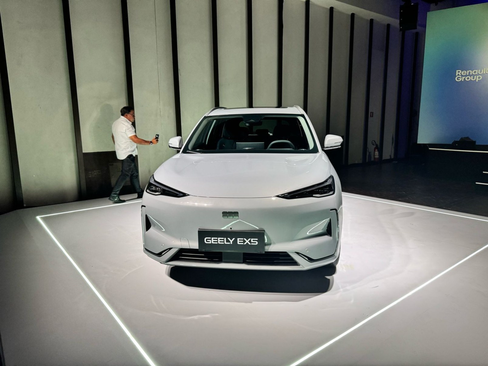 Renault e Geely anunciam o Galaxy EX5, primeiro carro da joint venture no Brasil