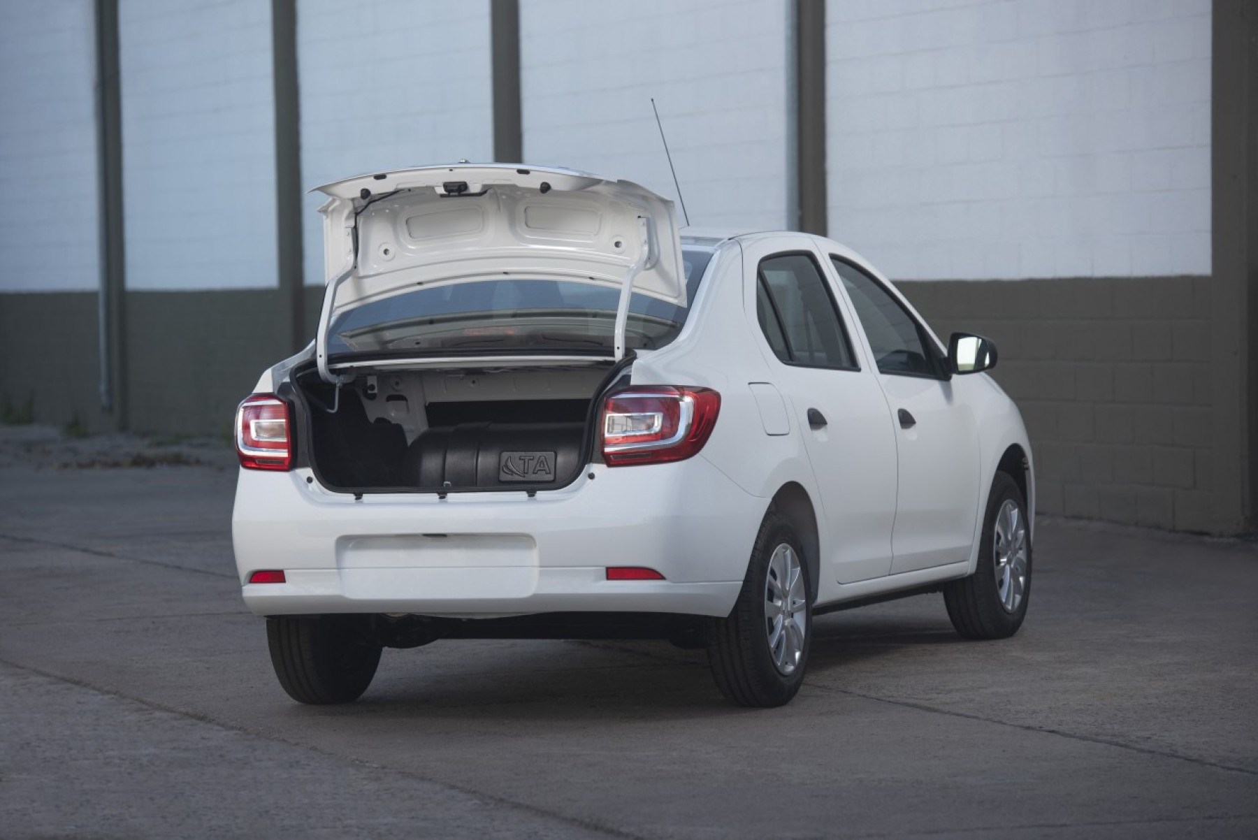 Renault Logan e Kangoo recebem kit GNV de fábrica 