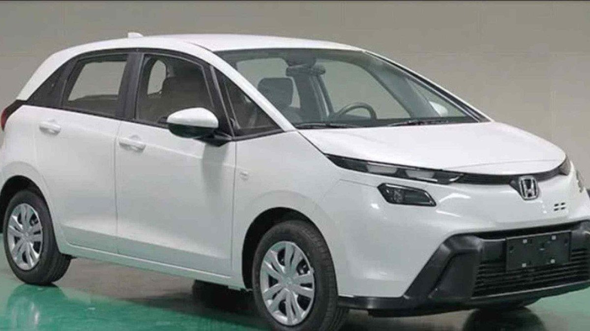 Honda Fit com frente modificada na China