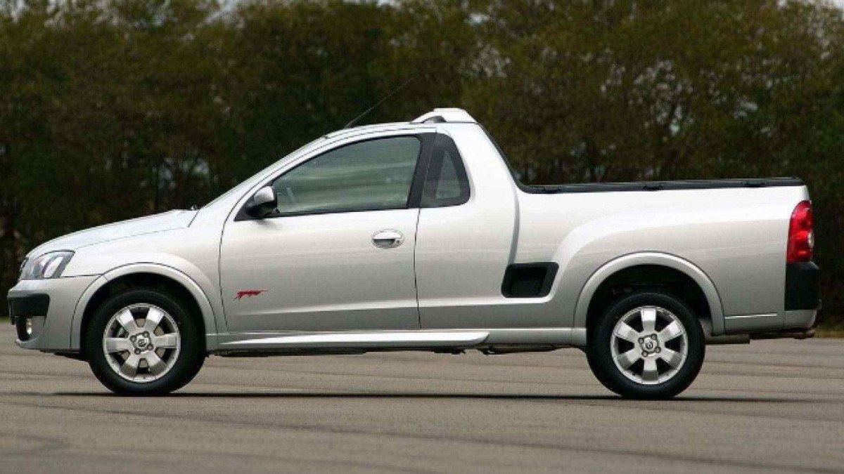 Chevrolet Montana 2008 de lado