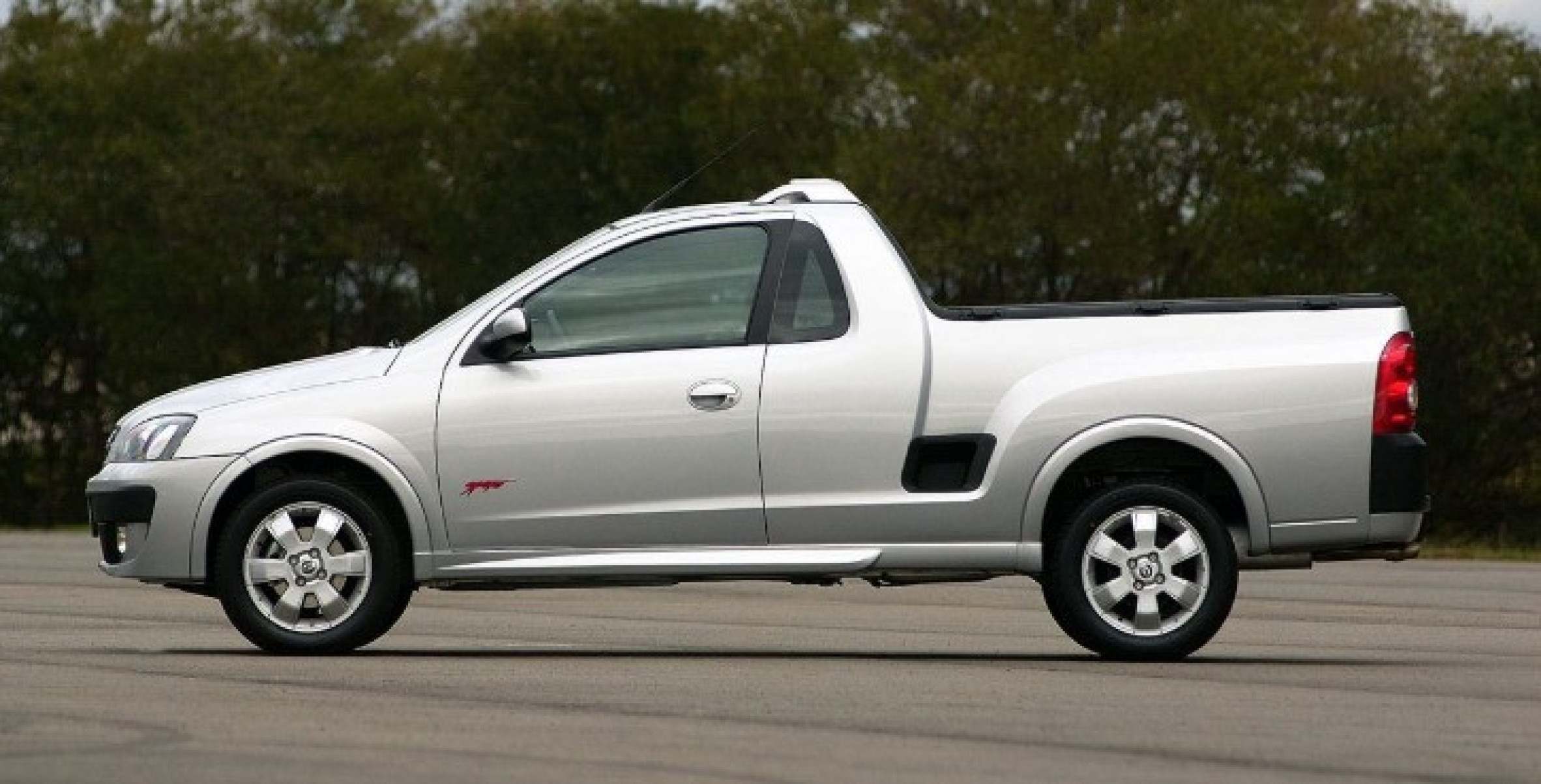 Chevrolet Montana 2008 de lado