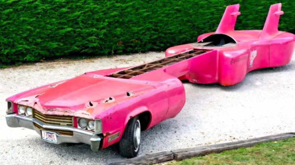 Cadillac rosa em formato de Guitarra 