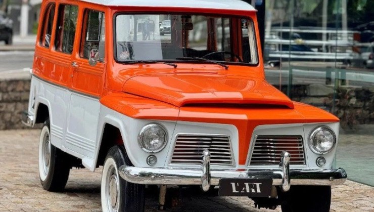 Rural Willys 1971 pintado de branco e laranja -  (crédito: ReproduÃ§Ã£o/L'Art)