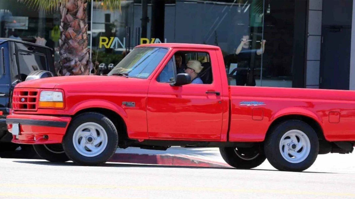 Lady Gaga a bordo de sua F-150 Lightning