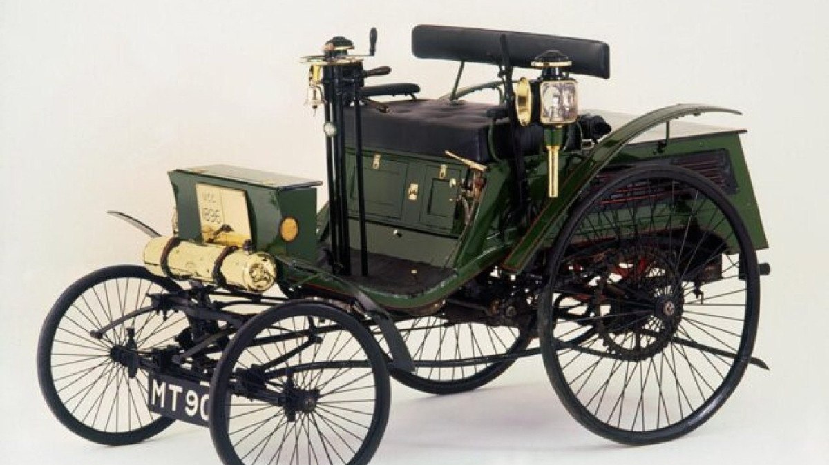 Arnold Benz, de 1896, foi o primeiro carro multado da história
