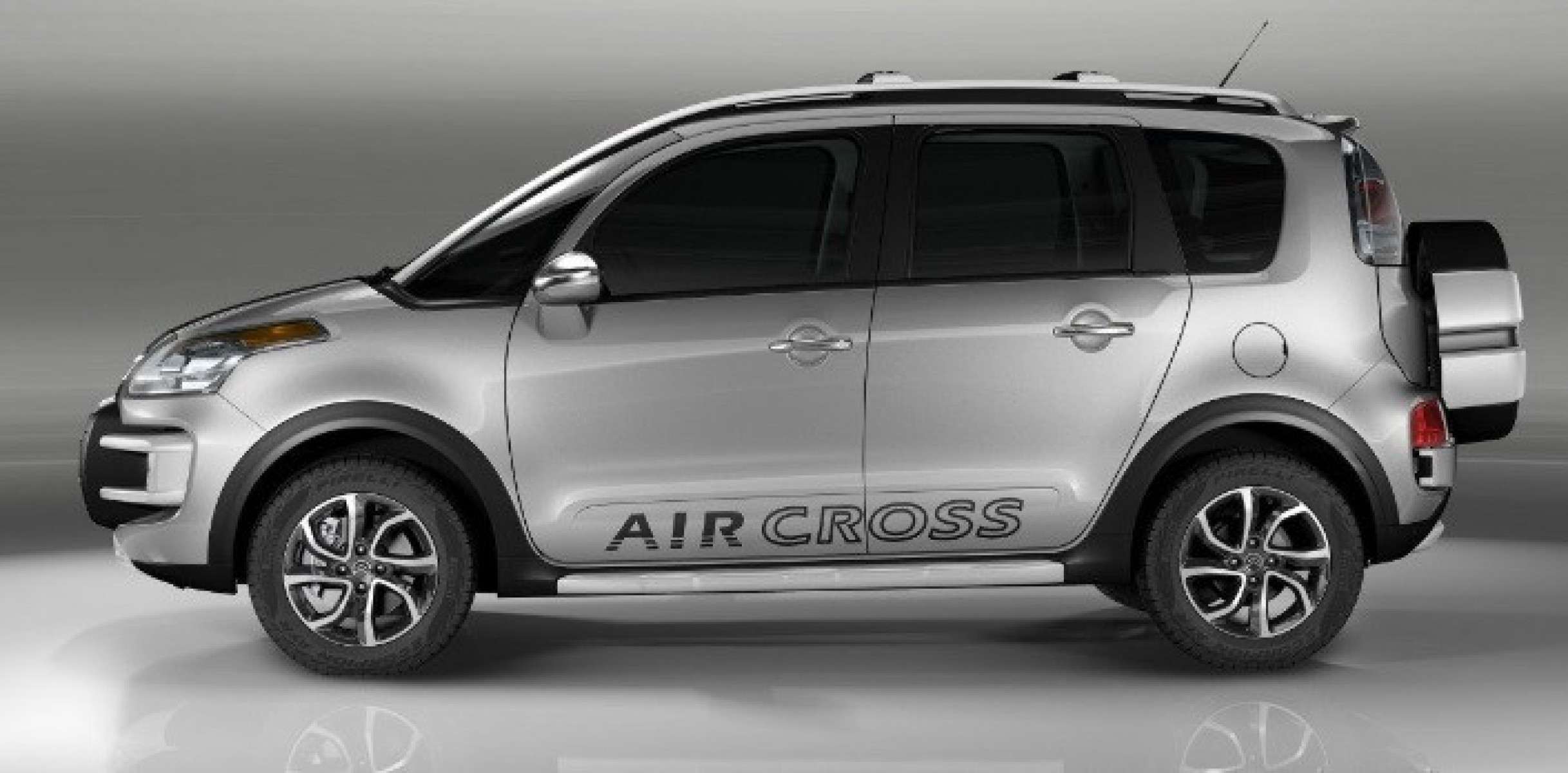 C3 AIrcross 2013 é espaçoso e confortável