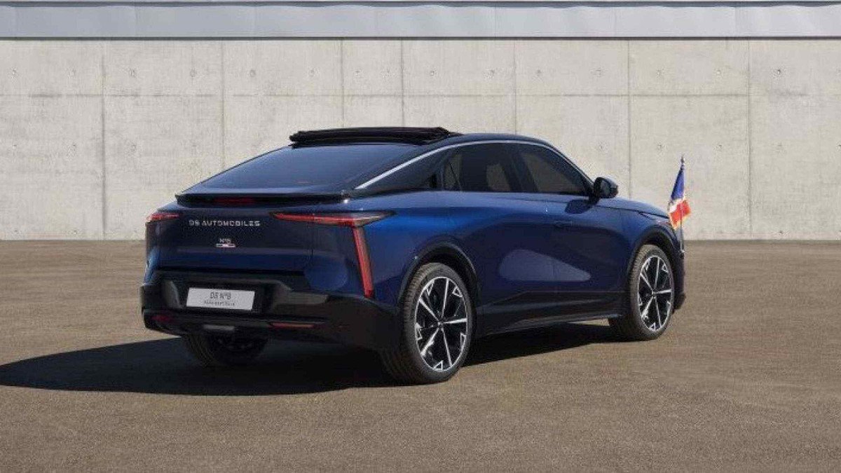 DS presenteou Emmanuel Macron, presidente da França, com um novo carro