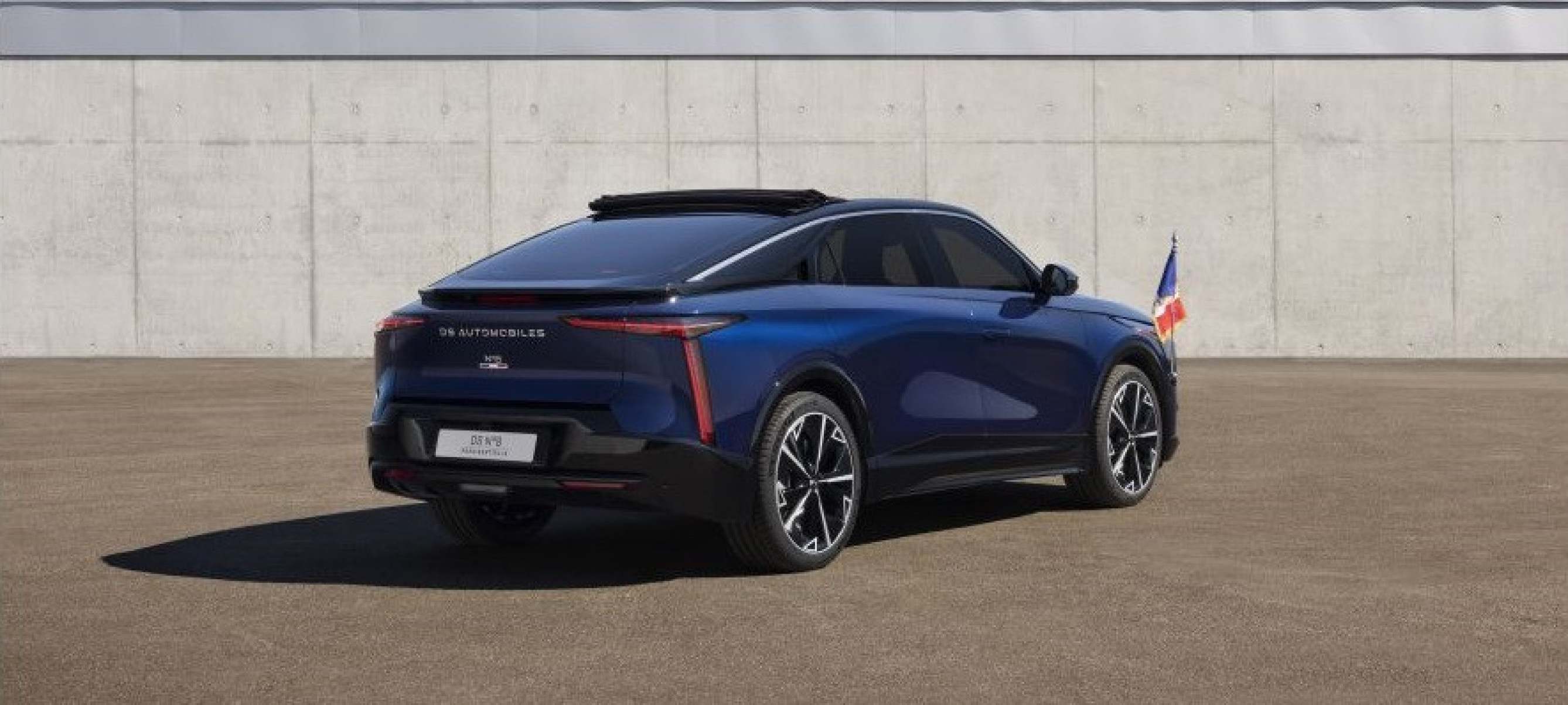 Presidente da França ganha carro elétrico exclusivo; conheça