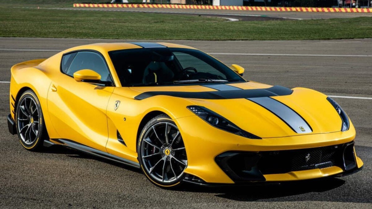 Ferrari 812 Competizione; modelo de Haaland é variante conversível