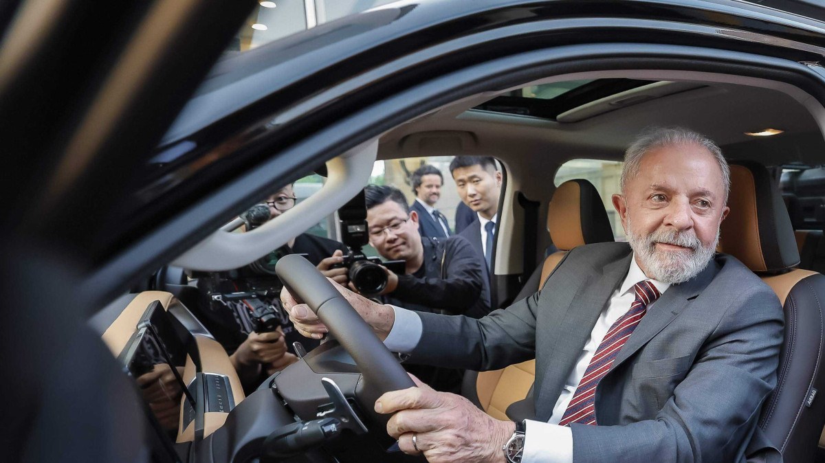 O presidente Lula visitou carros da montadora chinesa GWM, durante visita de Estado à China