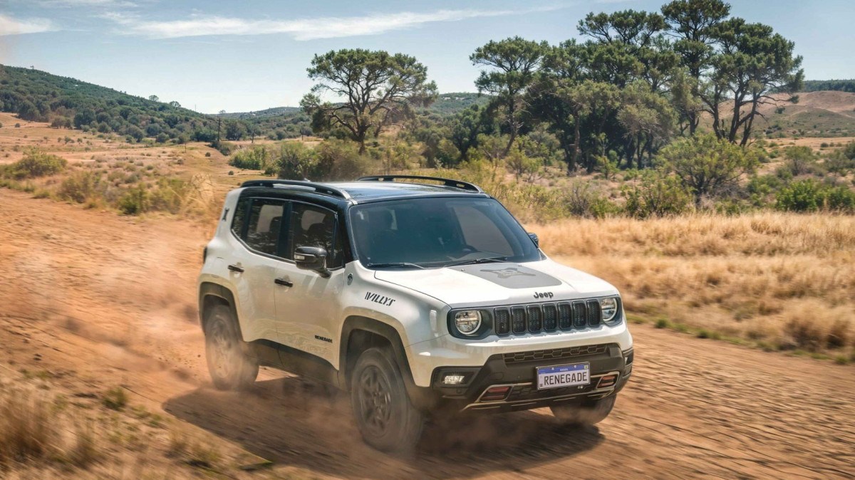 Edição especial do Jeep Renegade comemora os 10 anos da fábrica da Stellantis em Pernambuco 