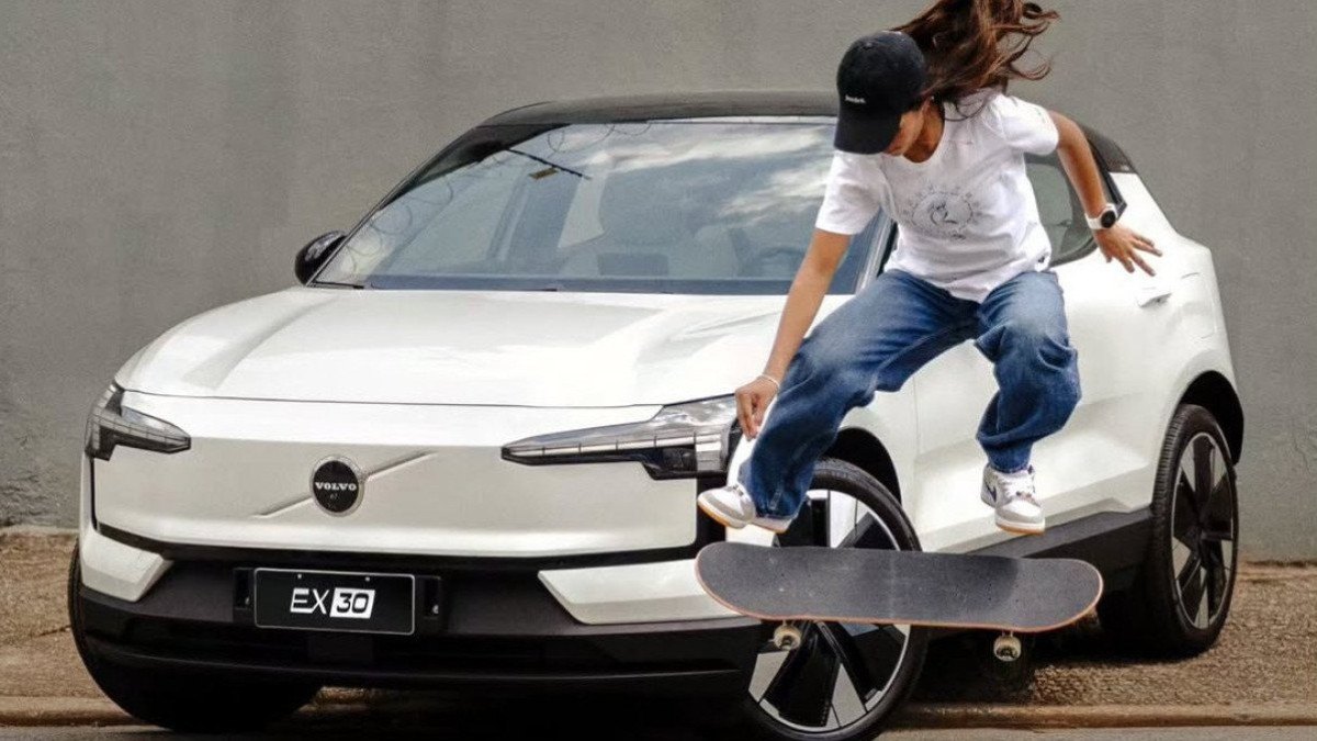Rayssa Leal e seu novo Volvo EX30