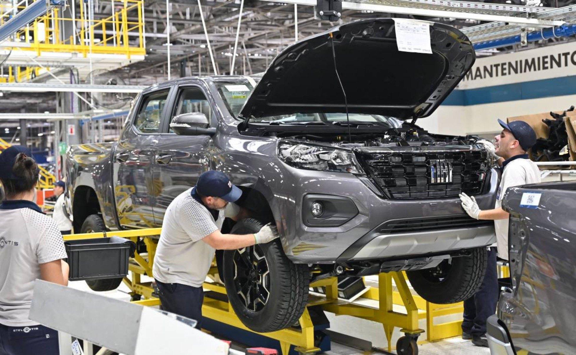 Início de produção da Fiat Titano na fábrica de Ferreyra, em Córdoba, Argentina