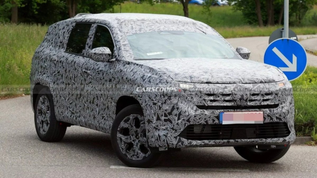 Renault Boreal é vista camuflada na Europa