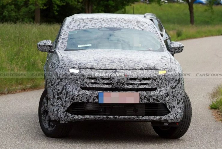 Grade frontal tem desenho diferente dos demais carros da Renault