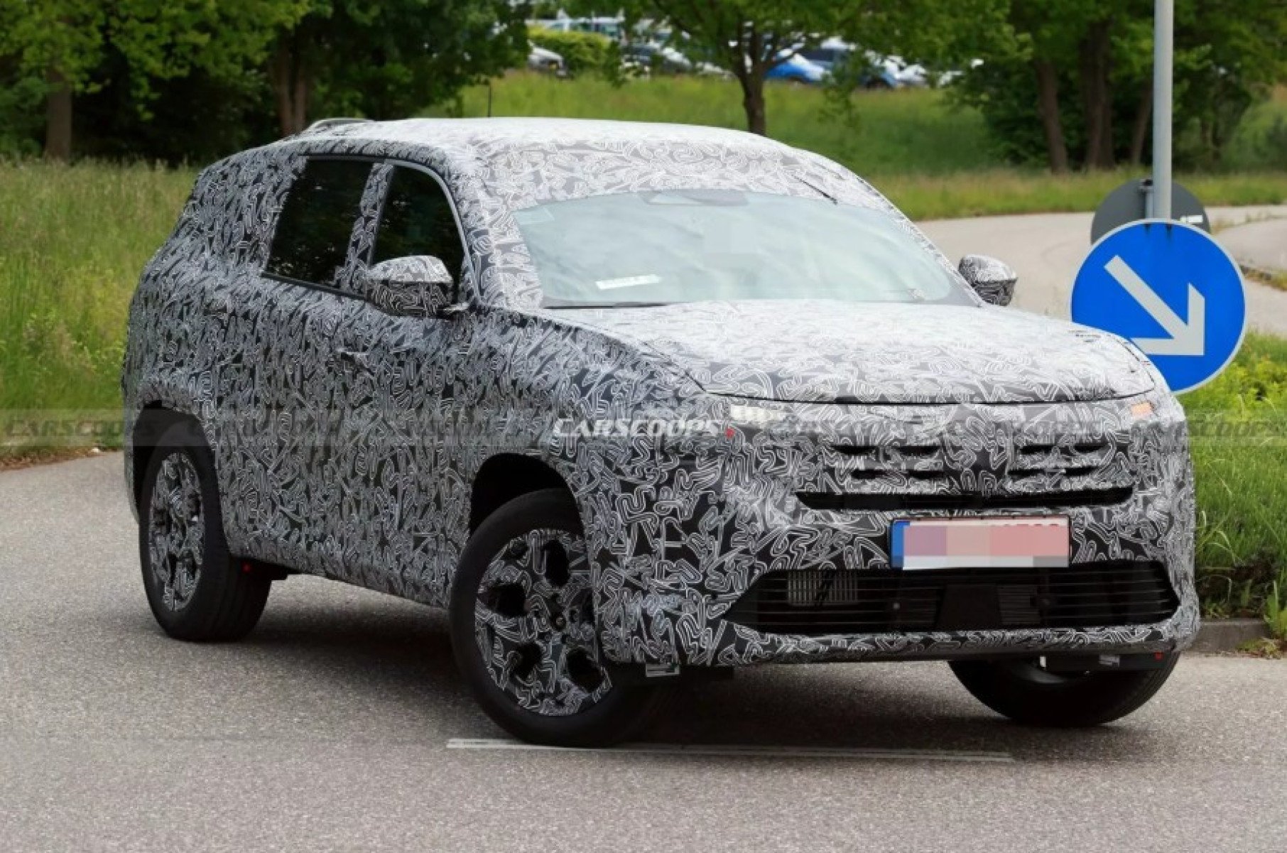Renault Boreal é vista camuflada na Europa