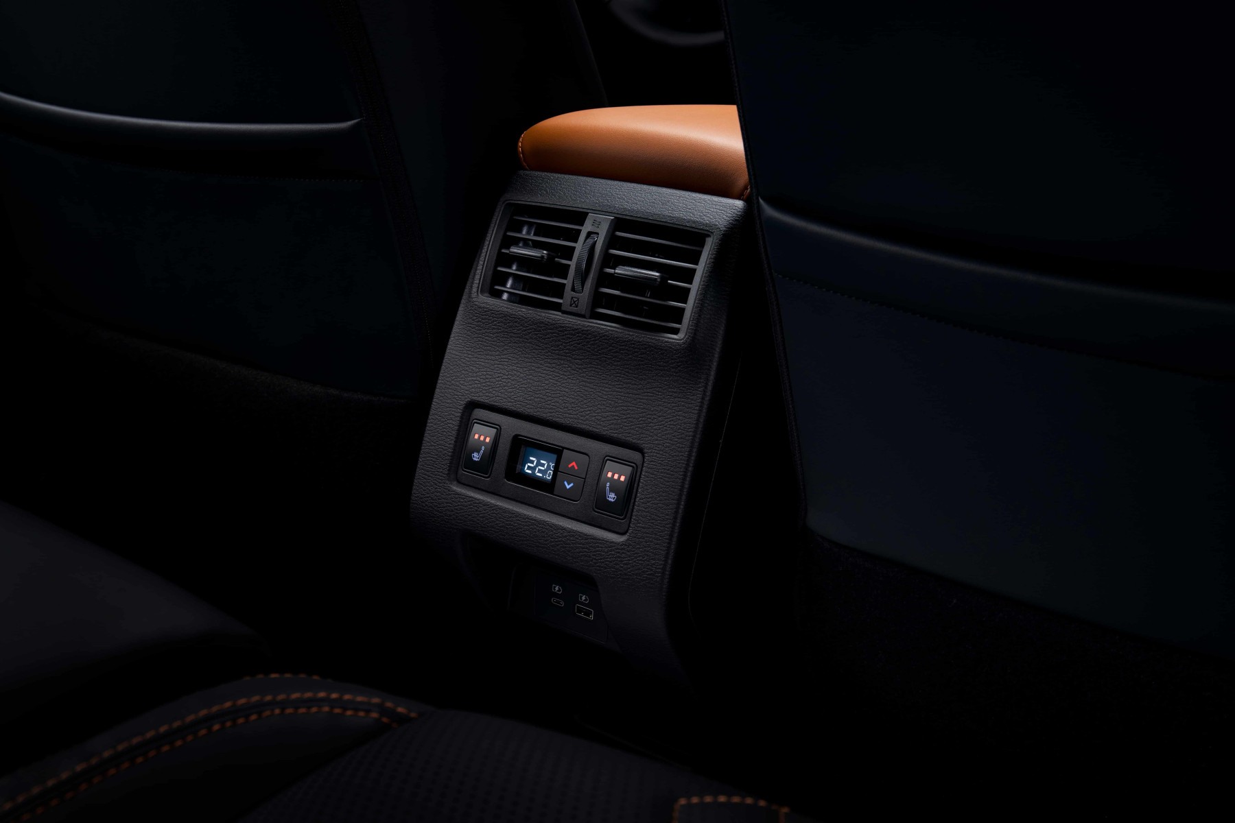 Outlander traz ar-condicionado digital de tr&ecirc;s zonas e bancos com aquecimento