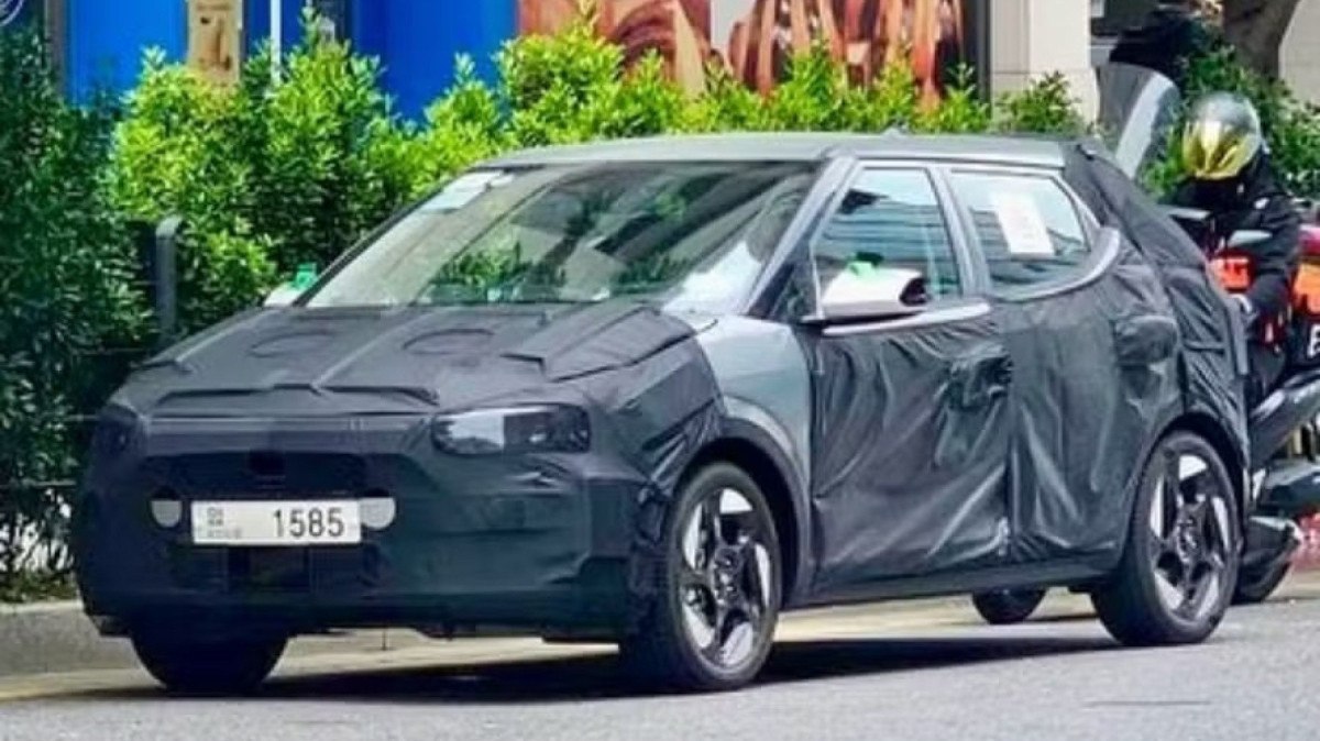 Terceira geração do Hyundai HB20 camuflada na Coreia do Sul