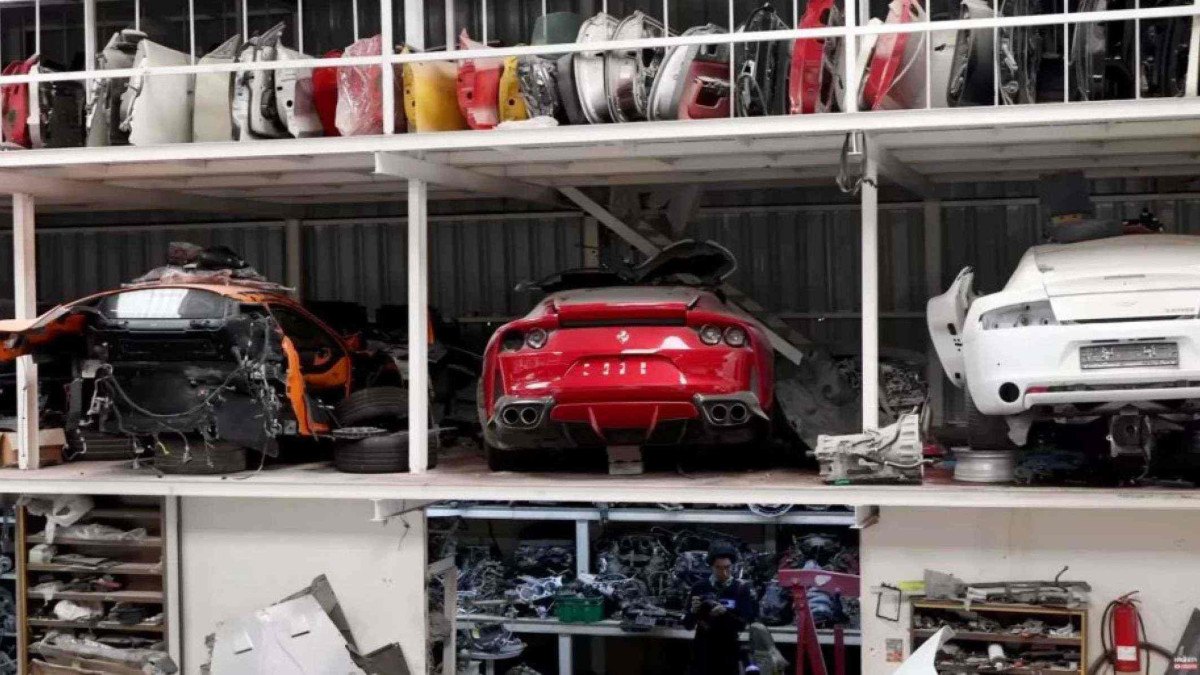 Porsche, Ferrari, Bentley, Rolls-Royce são algumas marcas presentes no ferro-velho de luxo