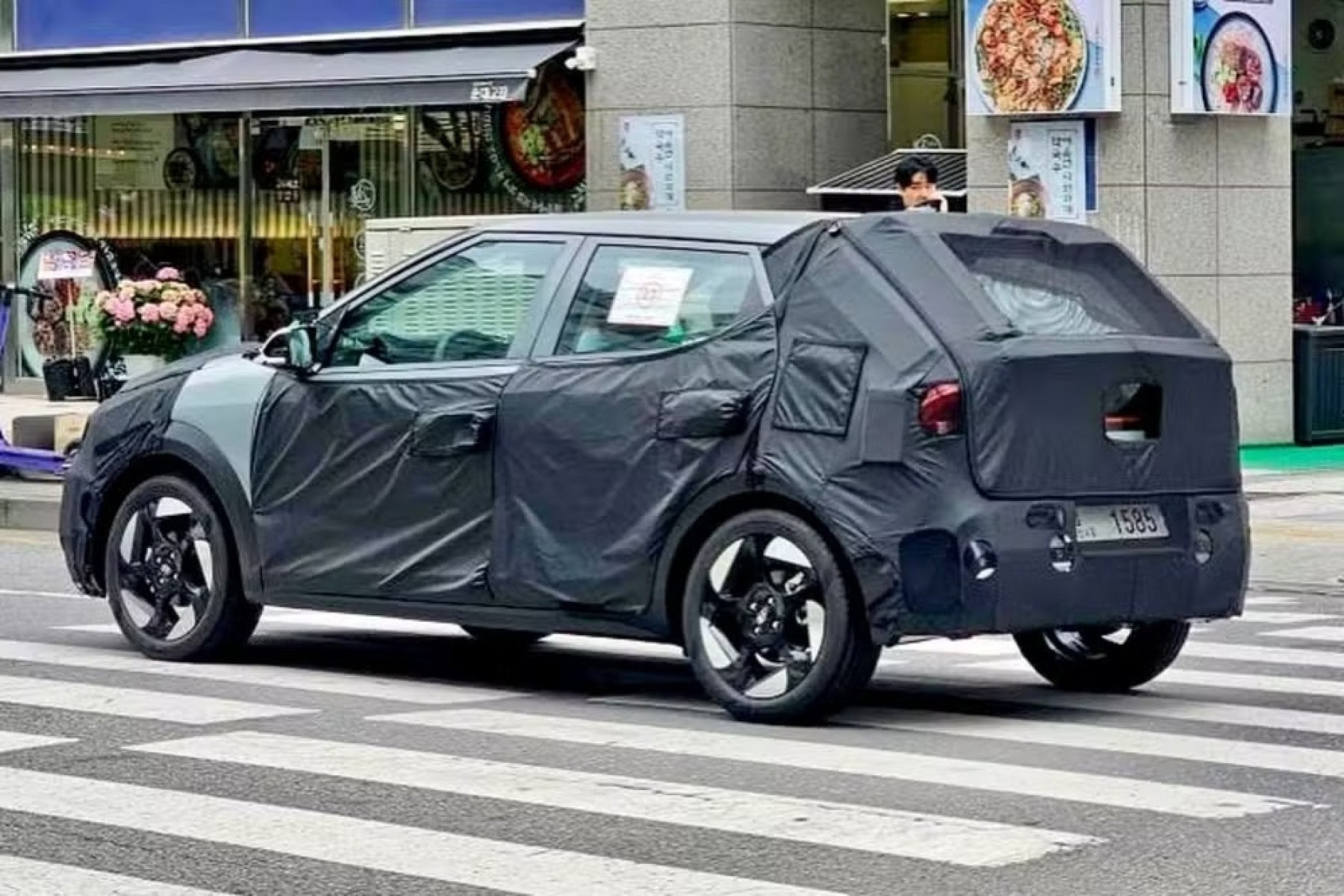 Terceira geração do Hyundai HB20 camuflada na Coreia do Sul