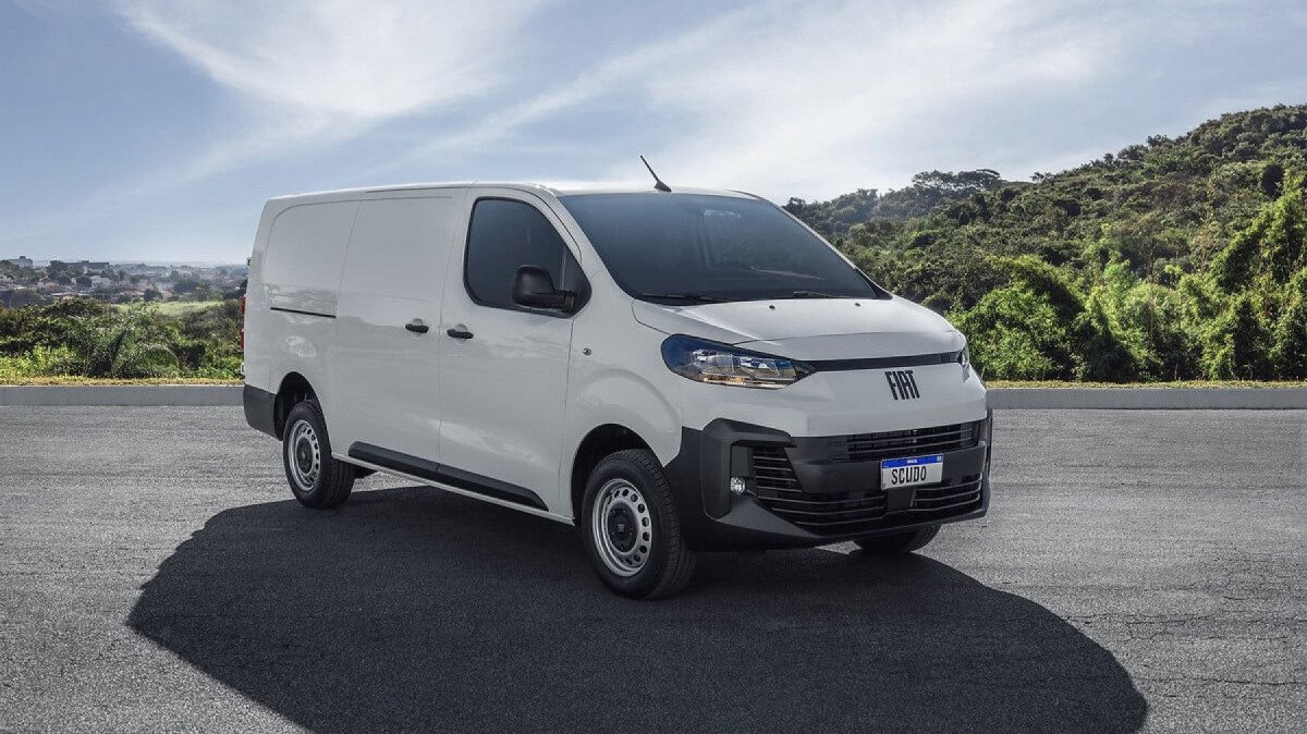 Novo Fiat Scudo visto de frente na cor branca