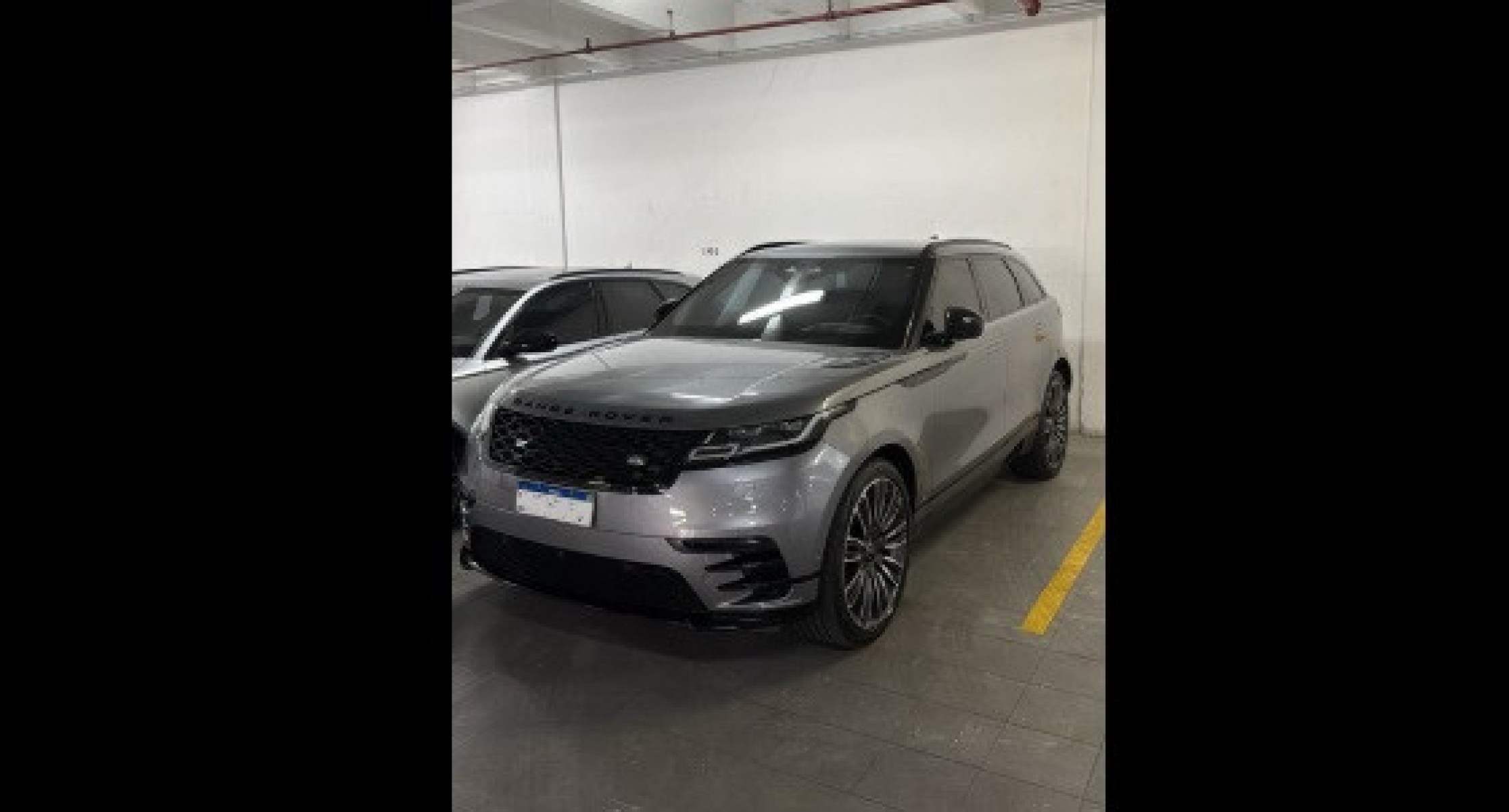 Ranger Rover Velar na cor cinza 
